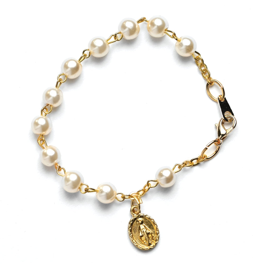 Bracelet crème avec médaille