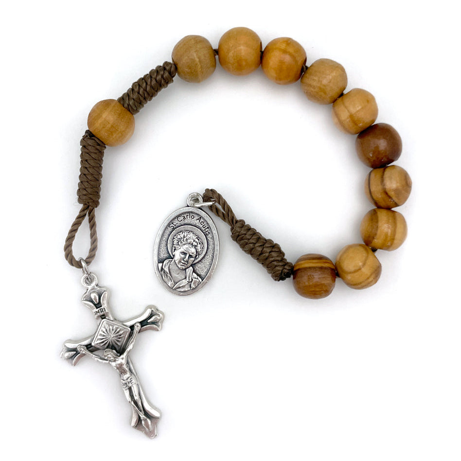 Dizainier en bois Carlo Acutis